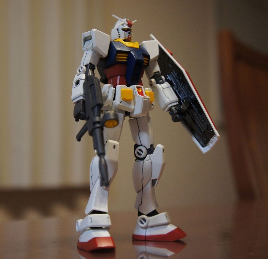 仕上げに、これまたダイソーで買ったデコパージュ液を塗ります。光沢感とつや消し感の同居する独特の風合いに仕上がります。つや消し塗料との相性が良いです。数年たっても特に劣化することもないようなので、筆塗り派の方には半艶スプレーの代わりとしてお勧めです。