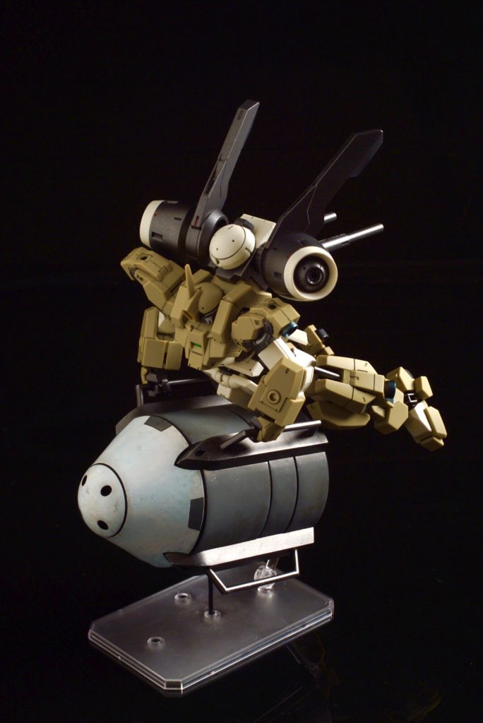 少し上昇気味の角度で。