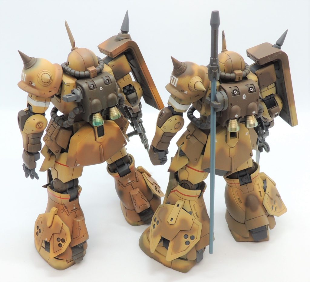 背面から見た印象は、それほど違いがないように見受けられます。