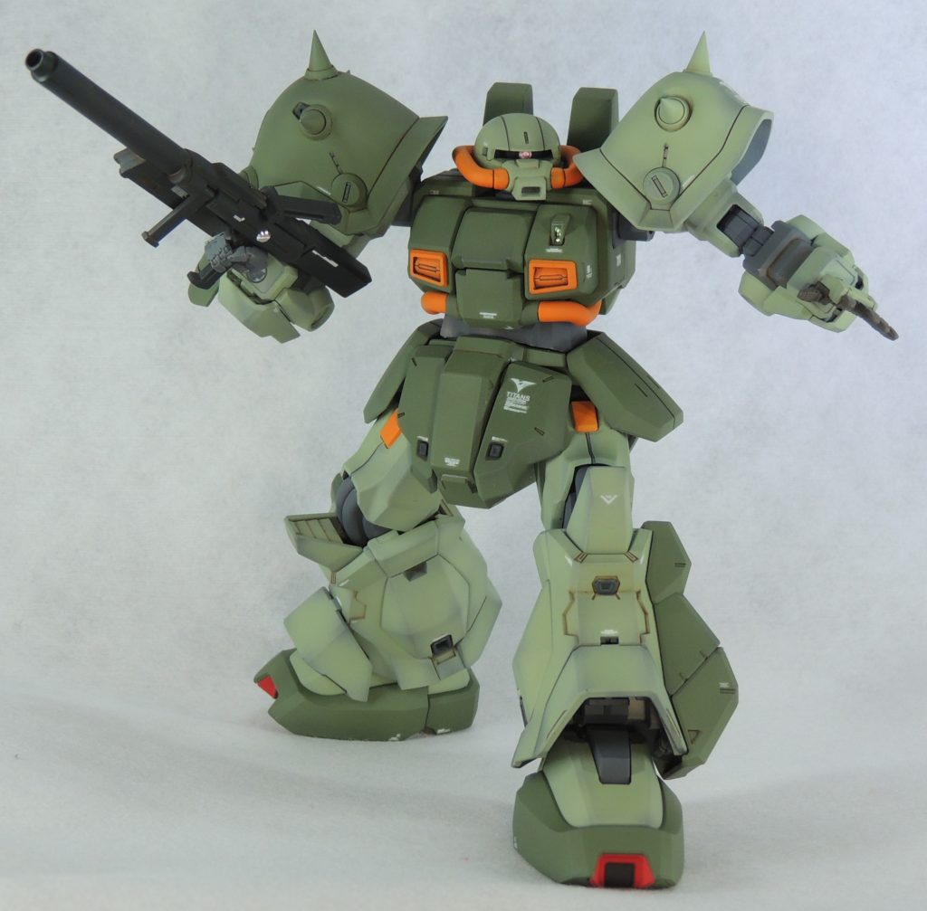 塗料はガンダムカラーのМSグリーンとМSディープグリーンを使用。デカールはGHLの付録デカールと手持ちのガンダムデカール・ヴェルテクスデカール等を控え目に貼り付け。