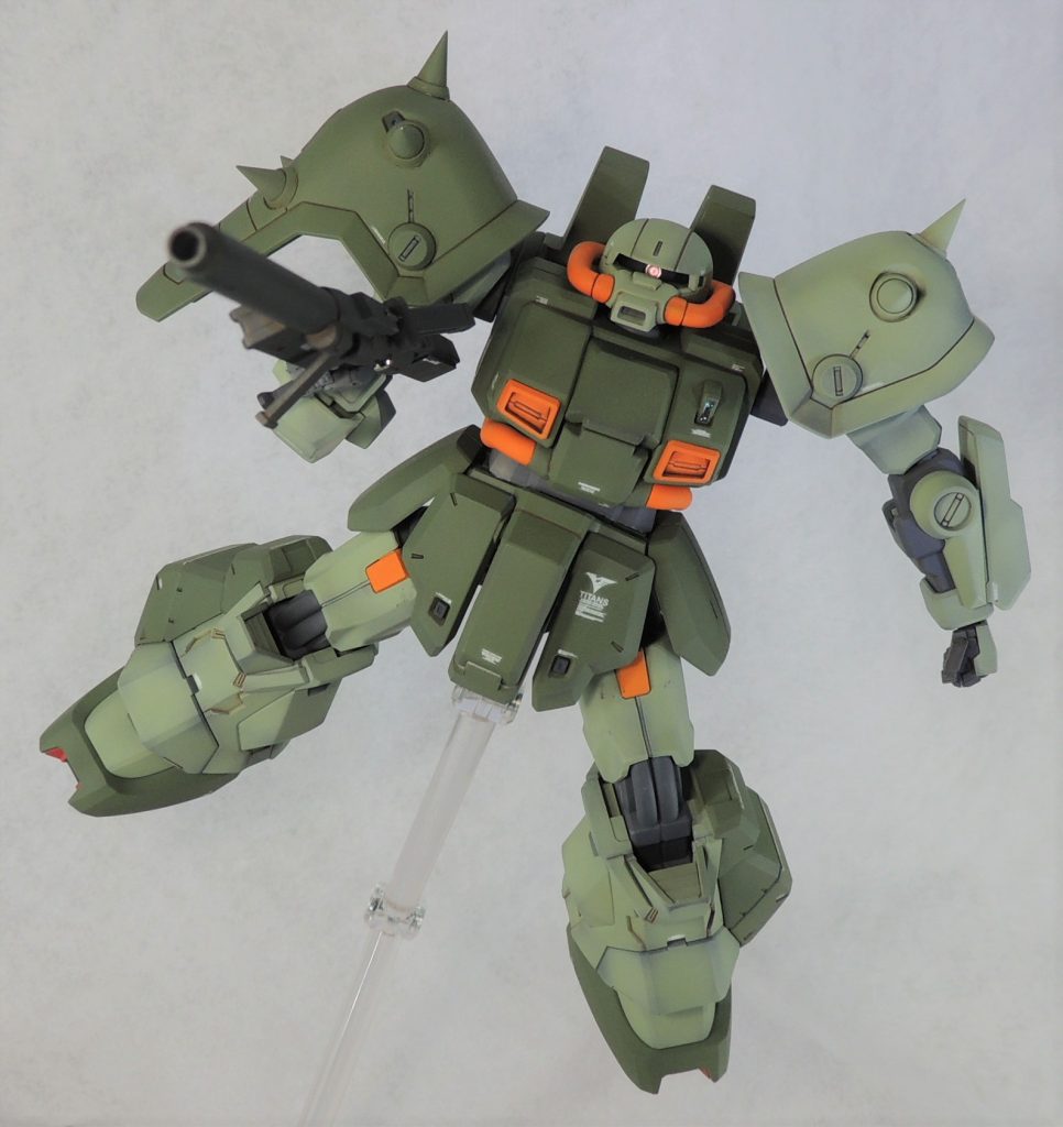 脚部側面スラスター付近に謎の接続穴があったり、バックパックや肩アーマー等の互換性を考えると、今後、ホビーハイザックをベースとしてさまざまなバリエーション機が生まれる予感がします。いわゆる「1/144ジェガン祭り」のハイザック版が展開されたら嬉しいな…。