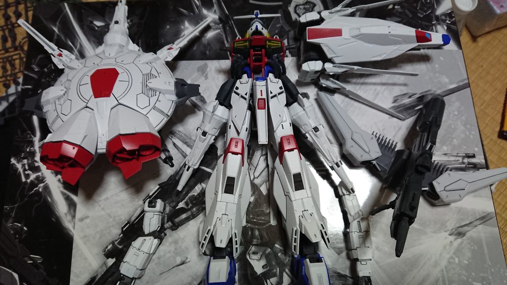 肩の取り付けには苦労しました。結局、旧キットをベースにプラ板やら他のパーツでやりくりしました。