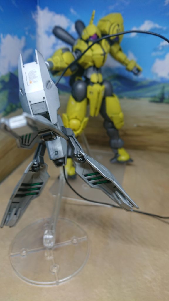 「テスト開始!ビームブレイサー、可動展開!」