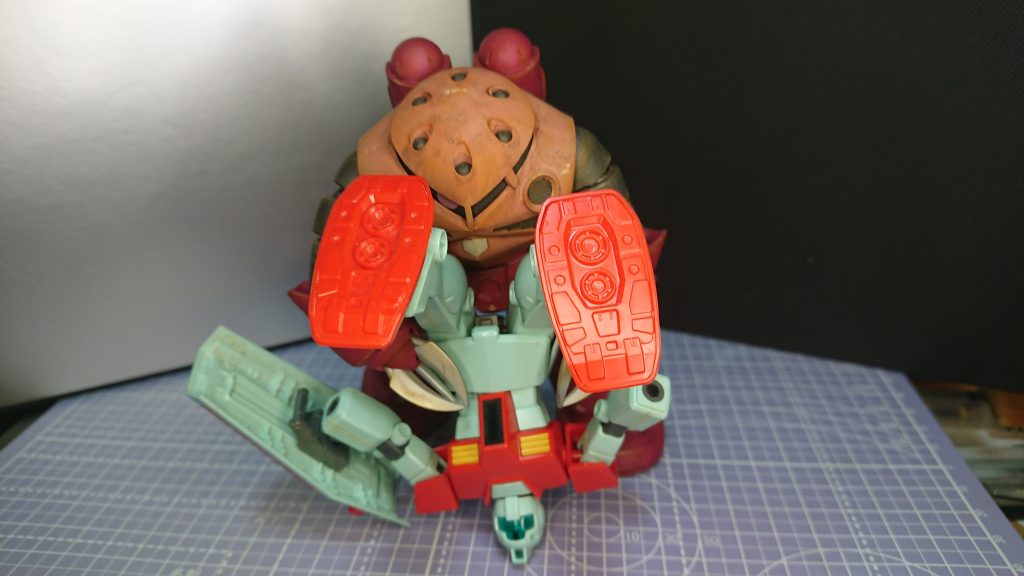 ↑↑で空中の相手に追撃後（空中で）←↙↓↘→←＋P相手を空中で掴み、頭から地面に叩き付ける掴み技シャア専用ズゴックの基本コンボである。(嘘) という感じでシャア専用ズゴックでした。ご視聴有り難うございました。