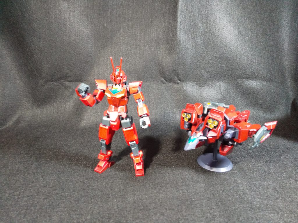 実はこの制作、アクリジョンの塗装に失敗して一年近くほったらかしにしていました泣赤（メタリック）のドライ塗装って難しかったのですね、メタリックグリーンのとき（後方支援型おでかけザク）はなんなくできたのですが、赤は下地の透けやムラがすごかったです。塗装しなおそうと希釈に手間取り二回ほど失敗、もうやんなる～、アクリジョンはある分だけにして以後は水性ホビーでいいかなと思いました～。