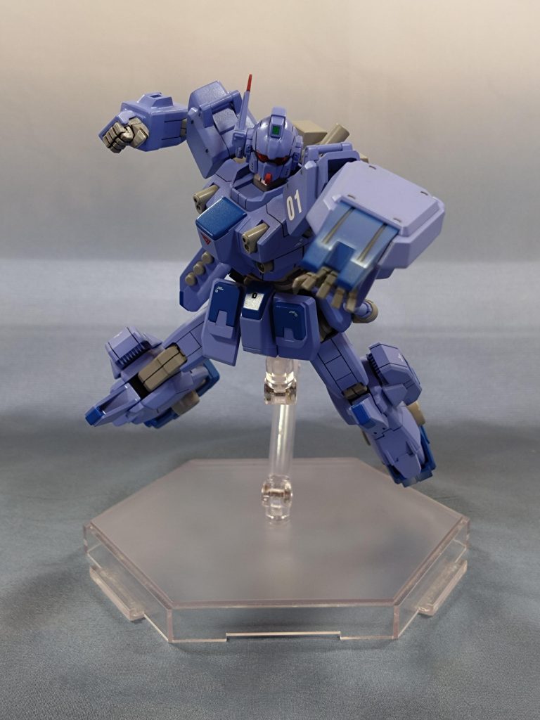 バイザーを取り替えてEXAM状態に。センサーは通常時で固定してますが、バイザーは簡単に替えられるのが良い点ですね。可動も損なうこと無く、BD1らしい大胆なポージングができています。