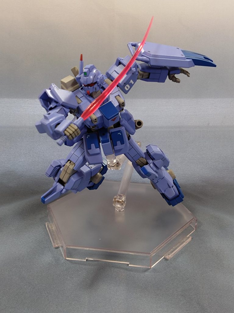 ここでカラーリングについて少し話を。メインカラーはガイアノーツのNAZCAミリオンブルーを使用しました。落ち着いた感じのブルーが通常のBDとはまた違う印象を与えてくれました。