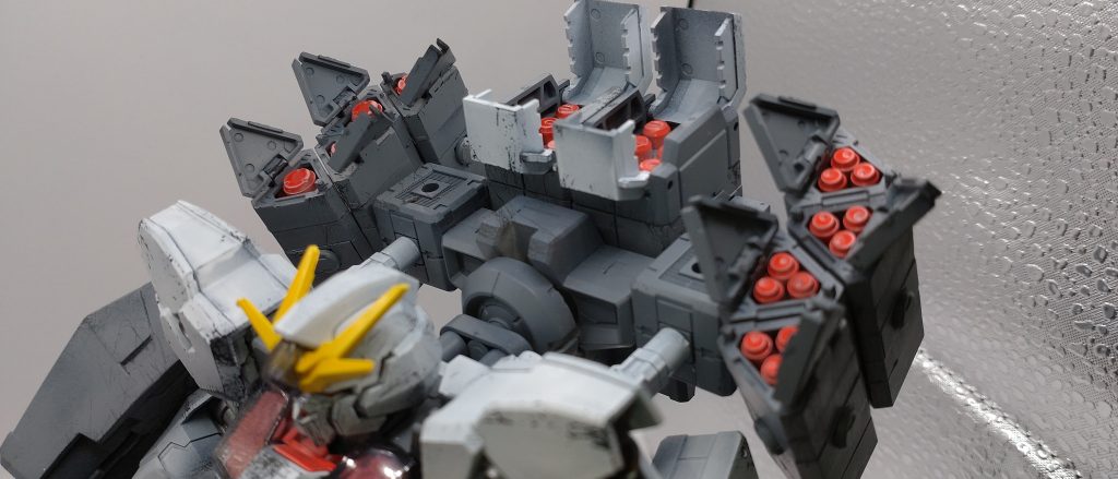 ミサイルカーニバル。何も考えずミサイルくっつけまくって死ぬほど塗装が面倒くさくなる図。