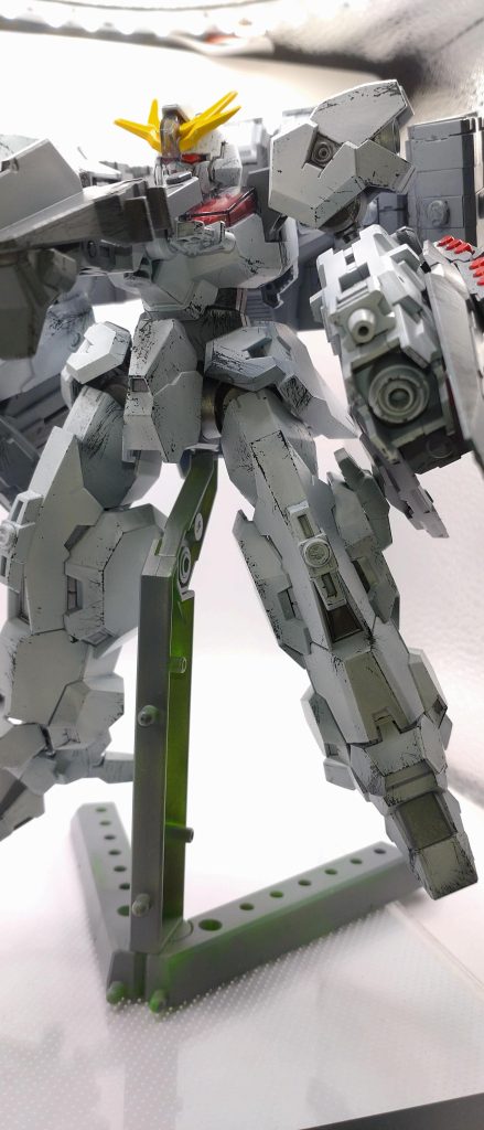 色は黒サフ→シリコーンバリア→白。塗っててキャリバーンっぽいなとは思ってました。