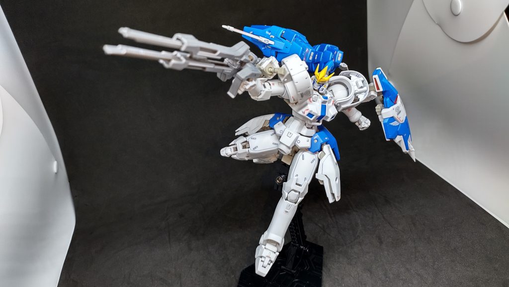 HGキットのパケ絵再現。のつもりで。