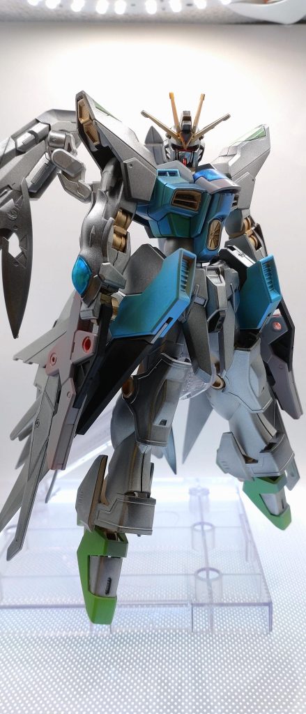 シルバーにパールとつや消しクリアーを混ぜて吹きました。効果の程はよくわかりません。