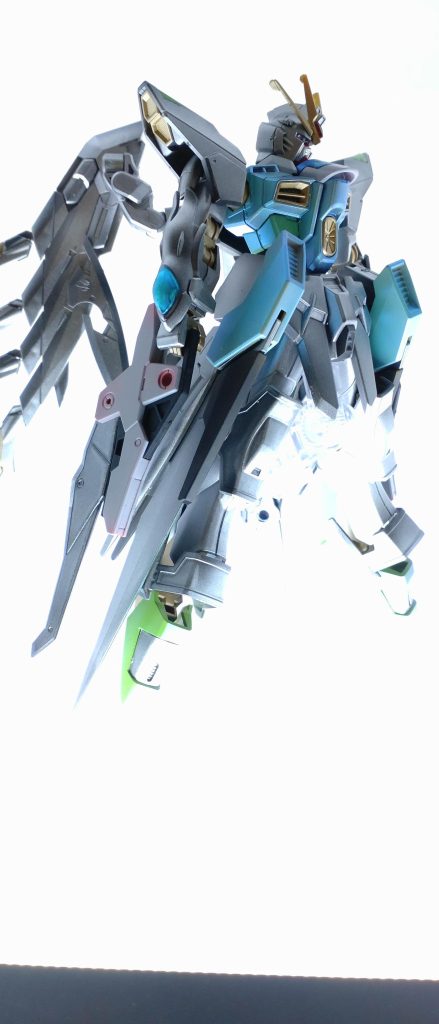 アンテナも加工したかったんですけど、パキィ行くと泣くのでやめました。武器は30msの赤い子から。