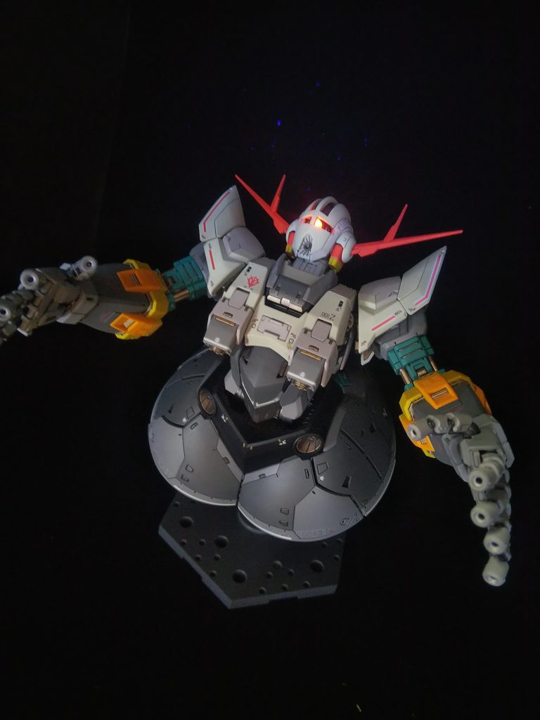 各所に少しだけスジボリを追加して色分けしてあります❤️ポーズの変化があまり無いですね😪