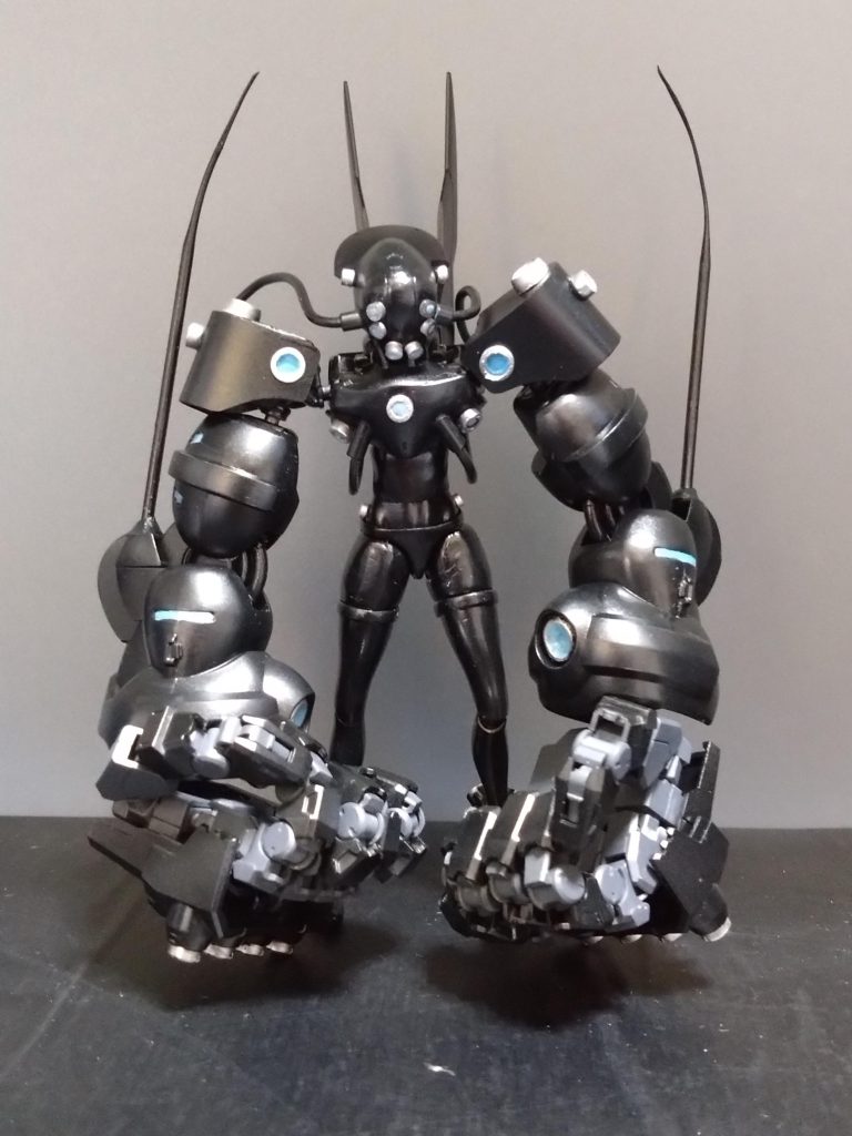 「そしてとうとうこのスーツを手に入れたわ。コレでガンガン殴れるわ。」