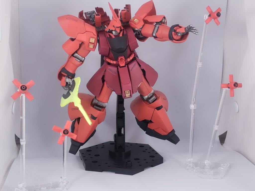 ビームトマホークとファンネル展開状態です水星の魔女のスタンドに強引に固定しています