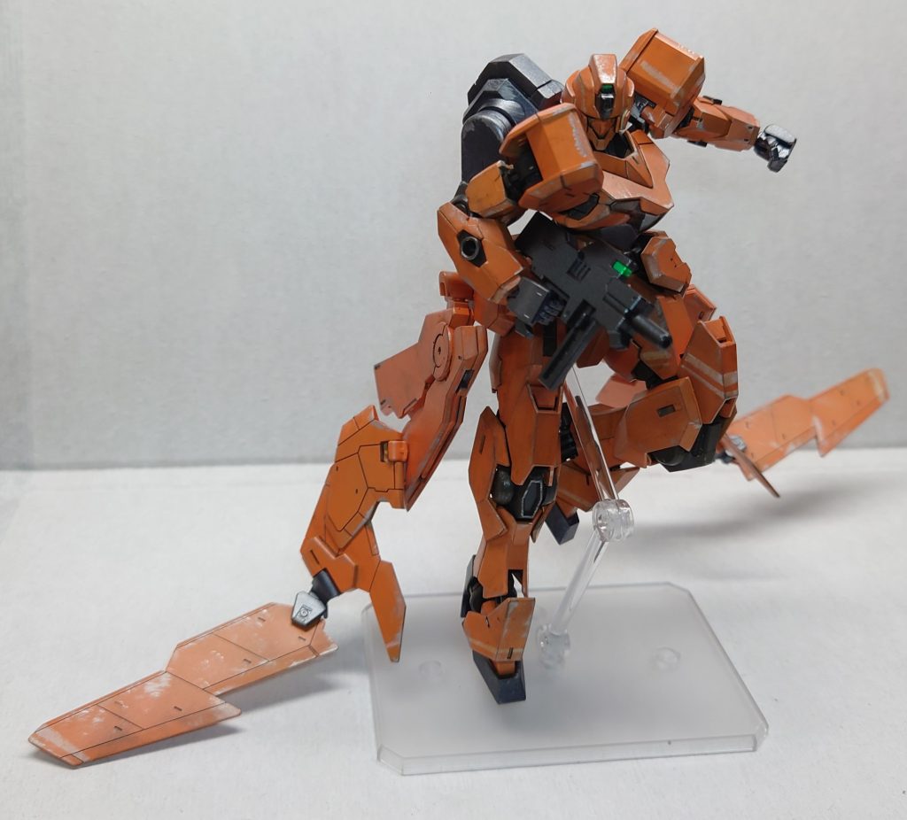 腰部大型安定翼は元ネタっぽく展開できます