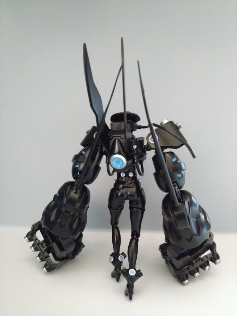 バックショット。漫画を知っている方なら解ると思いますが岡のスーツが元になっています。ここにもガンドの技術の応用でデザインも変わっています。以上自分の妄想実現してみました。もっと皆さんのように漫画っぽくしたり見せる技術があったら良いのですがまぁコレくらいしかできないのですよ。写真を選ぶのも苦労しました。ストーリーで公開すると漫画知ってる人はすぐバレちゃうので控えてましたが、Zガンの辺りから少しバレたかなとか思ってました。製作ストーリーに載せてなかったものは後で追加しときます。最後までご覧いただきありがとうございます。🙇漫画読んでない人は読んでみてね。😄