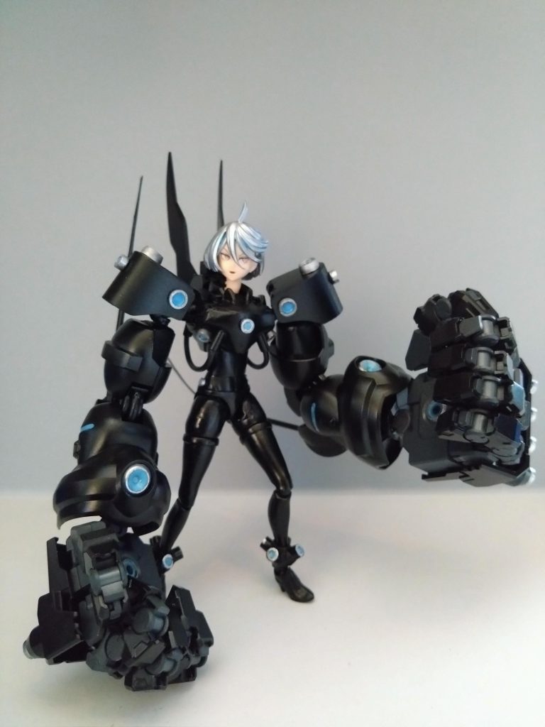 「空手やっとるんや。通信教育やけどな。」