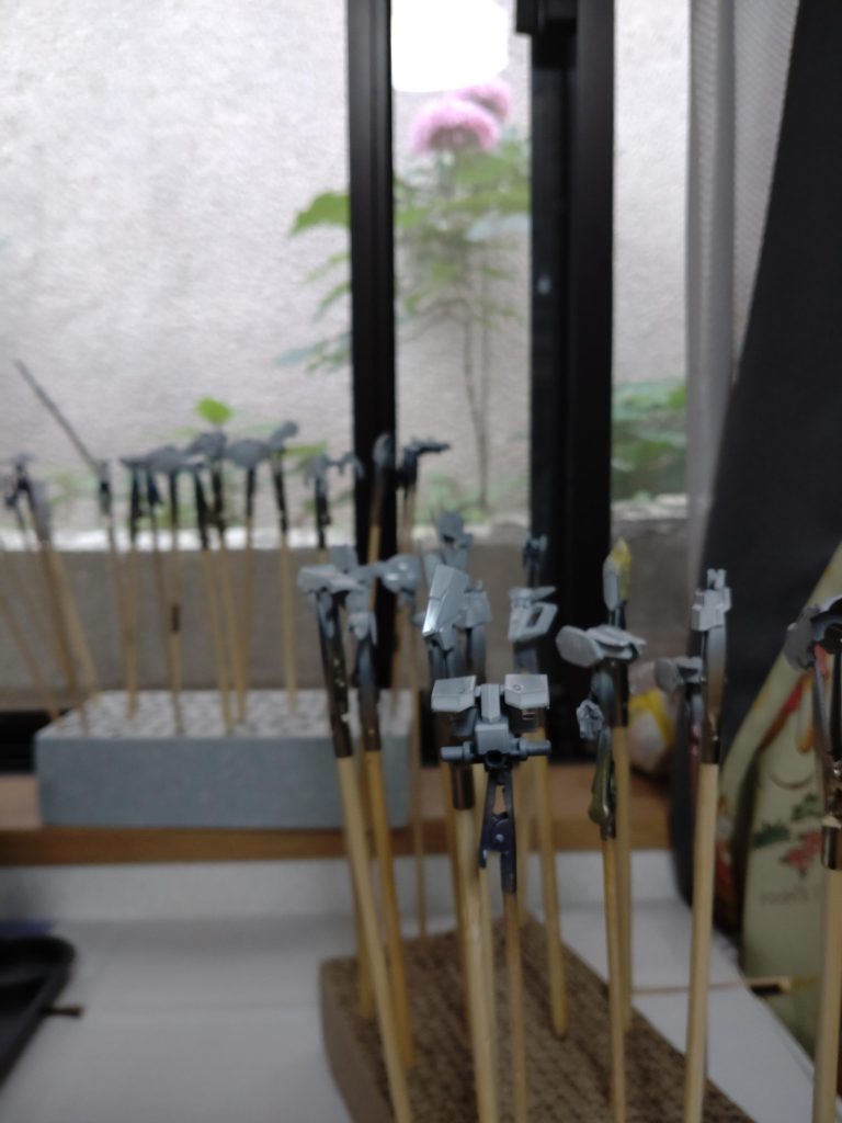 とりあえず下地グレーで