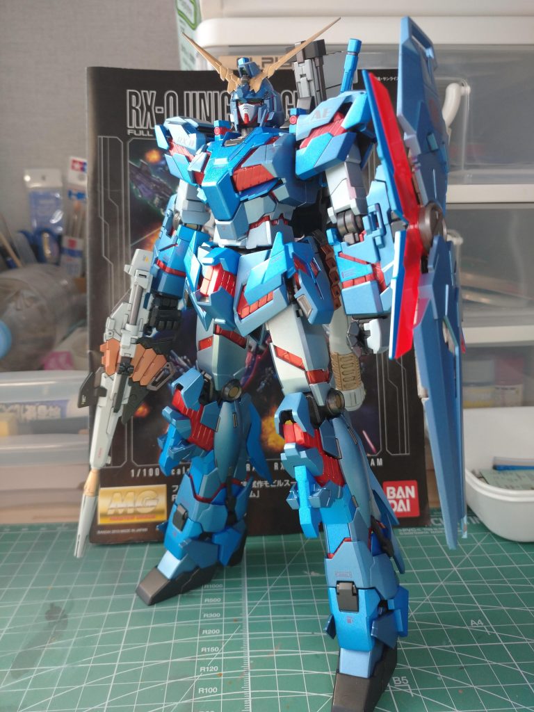 サイコフレームは赤くして目立たせようとしたんですが、ちょっと色がきつすぎましたね。もとのピンク色のほうがよかったと思います。コントラストがきつすぎる