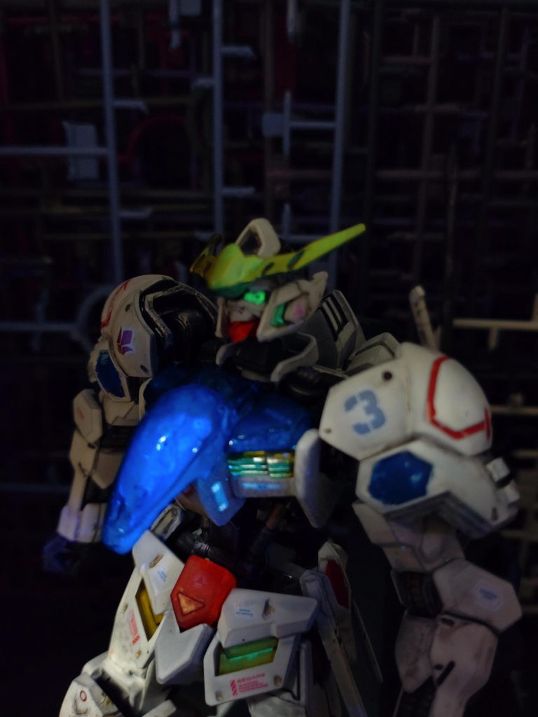 角以外のクリアパーツは光らせてみた…顔もなかなか上手くいったかな…胸部ラップ塗装はどうかな…って感じ