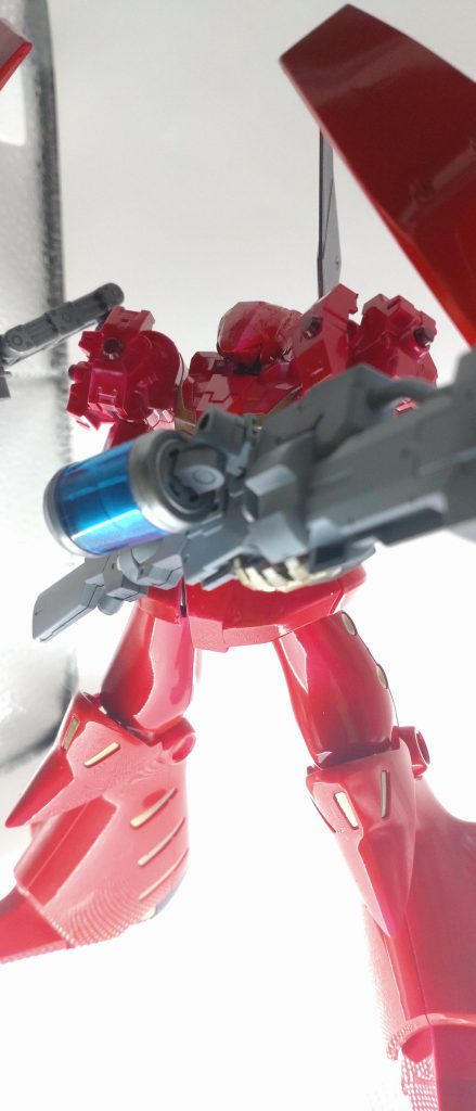 今回はイデオンレッドを活かすためツヤッツヤに仕上げました。イデオンレッド→クリアーレッド→クリアーピンク→蛍光クリアーと撒きまくって塗るのにクソほど時間がかかるオチ。