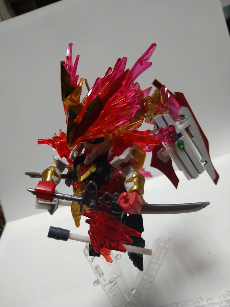 可動域ギリギリですが抜刀のポーズです。以下武器形態の紹介。