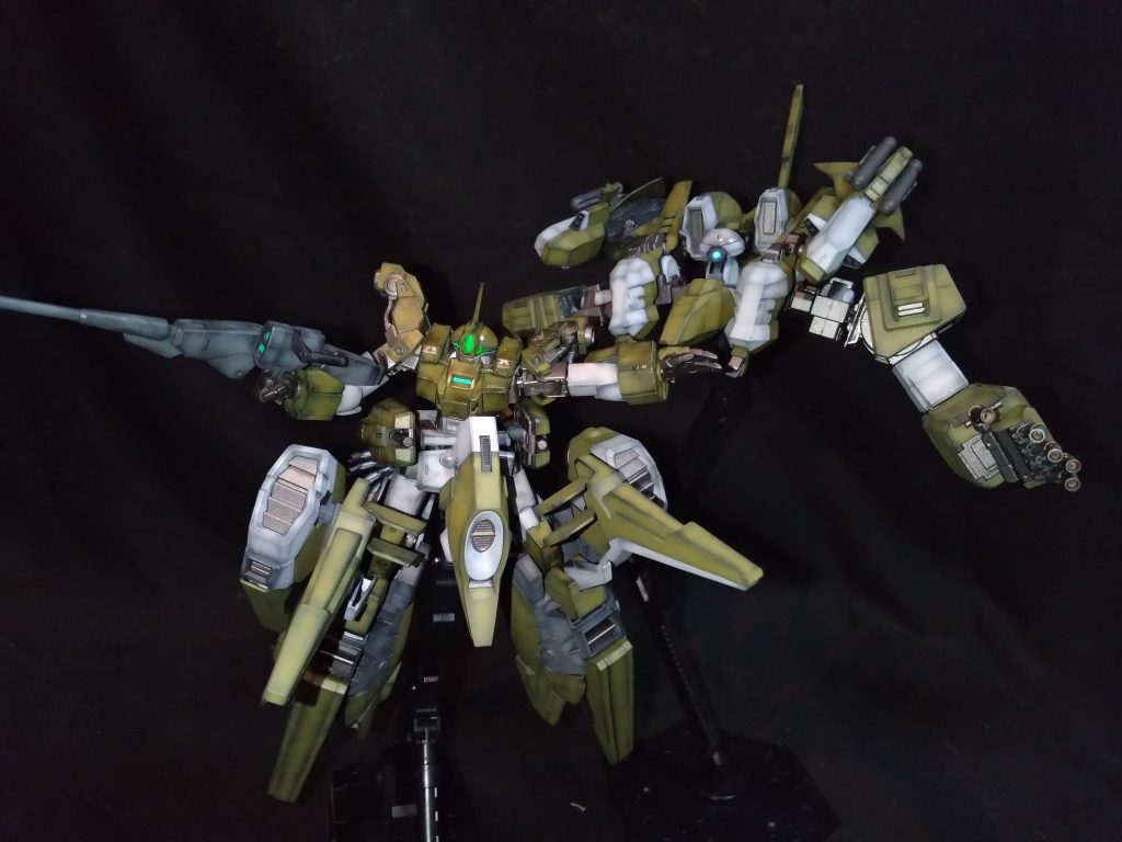 ハイパーバトリオットは本来の仕様と同様分離する事で単独稼働可能可能にしまいます