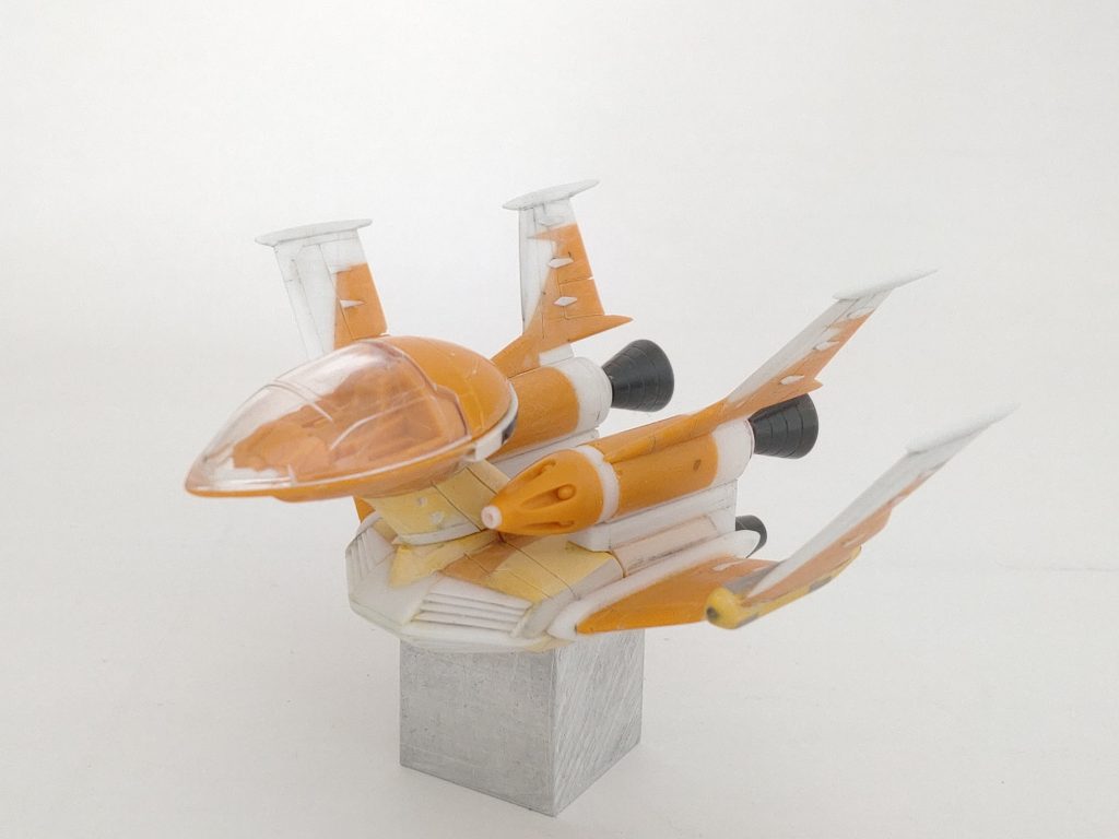 キットのオレンジ色から変わっている場所が改造した場所。