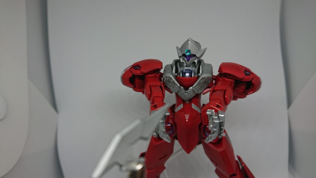 そして、恐るべき切れ味を誇る「エリスラッガー」ブーメランのように投げると敵を切り裂き反転しながら頭部に戻ってくる。場合によってはぶつけるだけにすることもできる、ミカエリスセブンにとって重要な武器である。