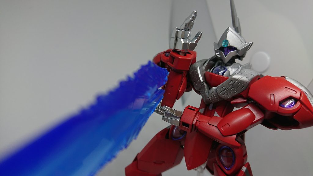 ゼネリック光線以上の破壊力を持つ「ワイドショット」全身のエネルギーを両腕に貯めて肘から手刀部にかけて広い範囲で発射される光線技である。