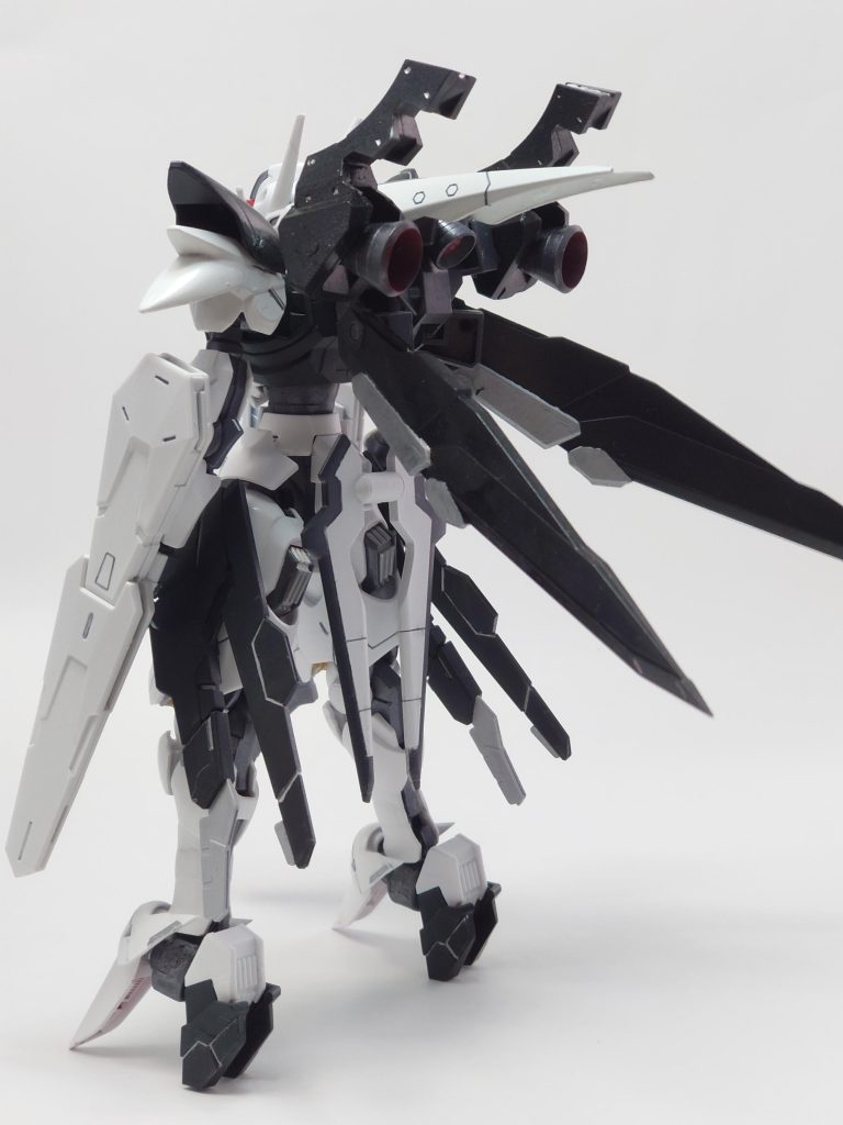 バックパックは、ジャンクパーツから組み合わせました。