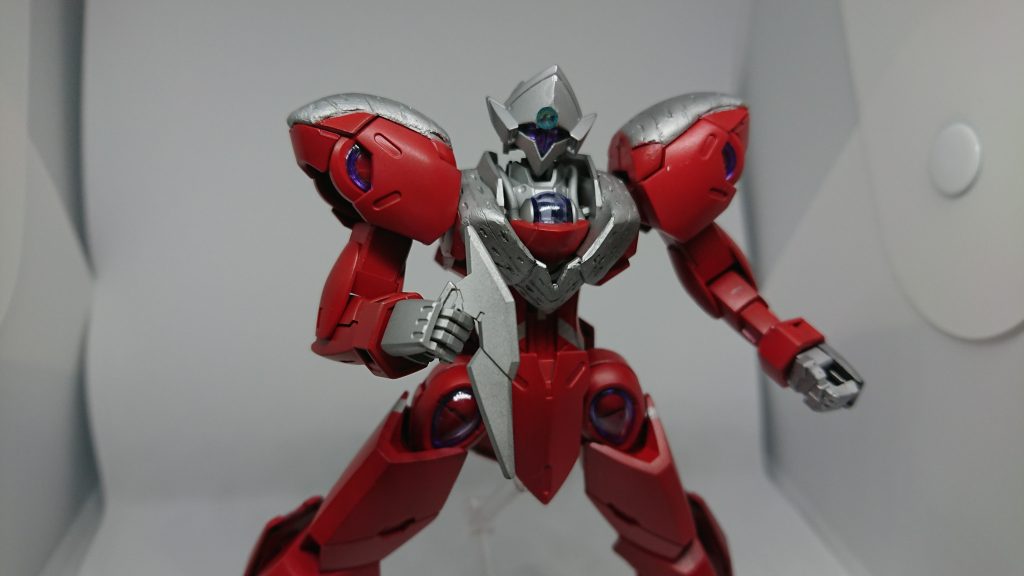 このエリスラッガーは手に持ちナイフのように扱うこともできる。