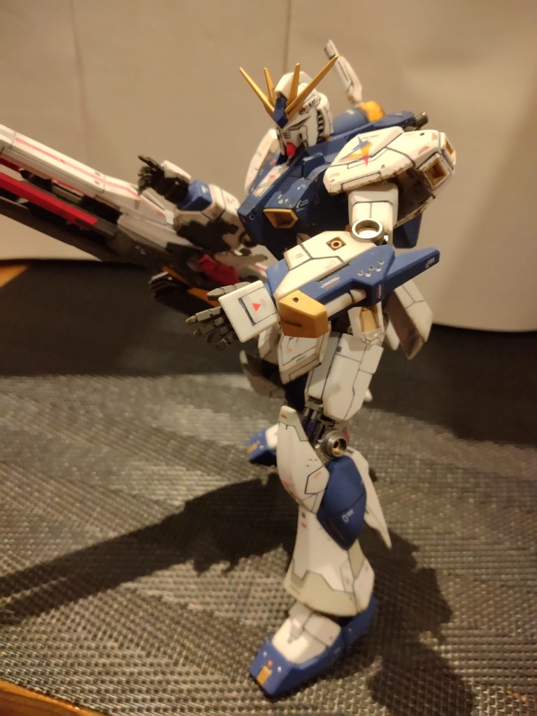 スジ彫り、色分け、余ったデカールで頑張った感出してます!