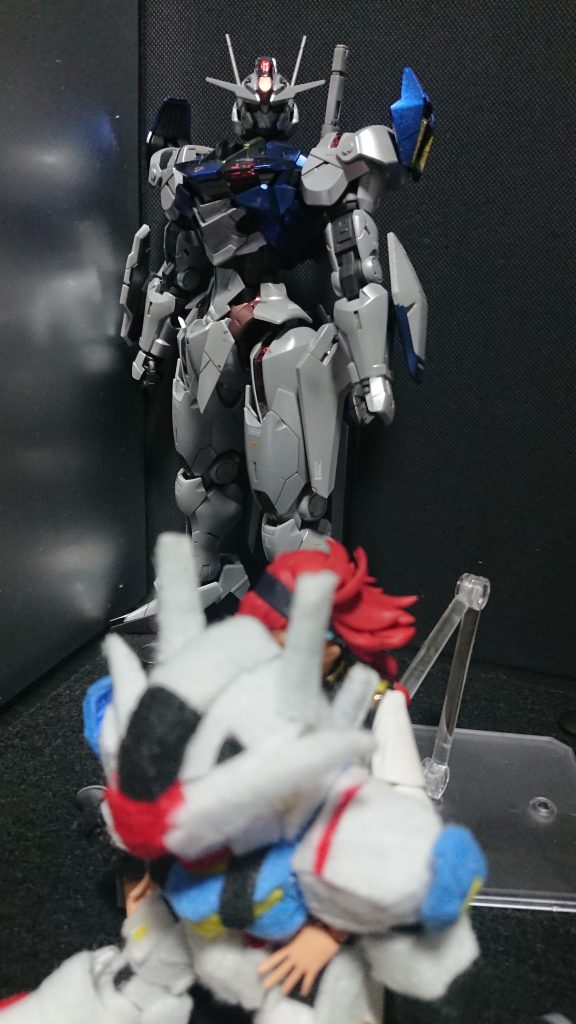 スレッタ。君は今どんな夢を見てるのかな。きっとその夢はお母さんの言葉を信じてきたから見られた夢なんだと思う。「逃げたら一つ、進めば二つ」まるで「魔法」だね。でもスレッタ。僕はスレッタとこの学園に来てこう思ったんだ。「魔法」には「代償」がある。逃げたとしても、進んだとしても、必ず何かを失う。それはどんなもので、いつ失うかは分からない。