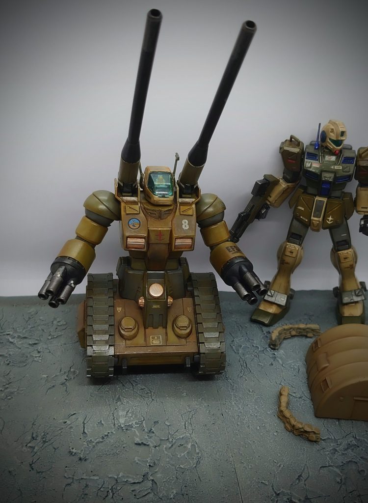 「タンクなのにトリコロールカラーは目立つだろ!」と、心の声が言うのでWW2の戦車っぽく塗装しましたついでに、トリトン基地デカールがあったので・・・設定とかはあまり考えてません(笑)