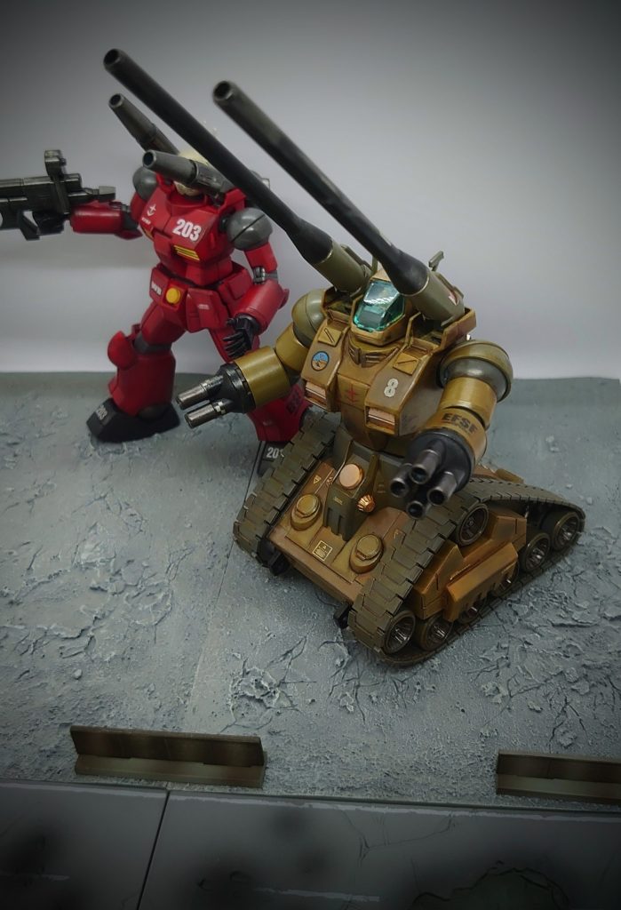 ガンキャノンREVIVE版と並べてキットの古さは否めませんが、そもそも稼働を求める機体では無いですからね