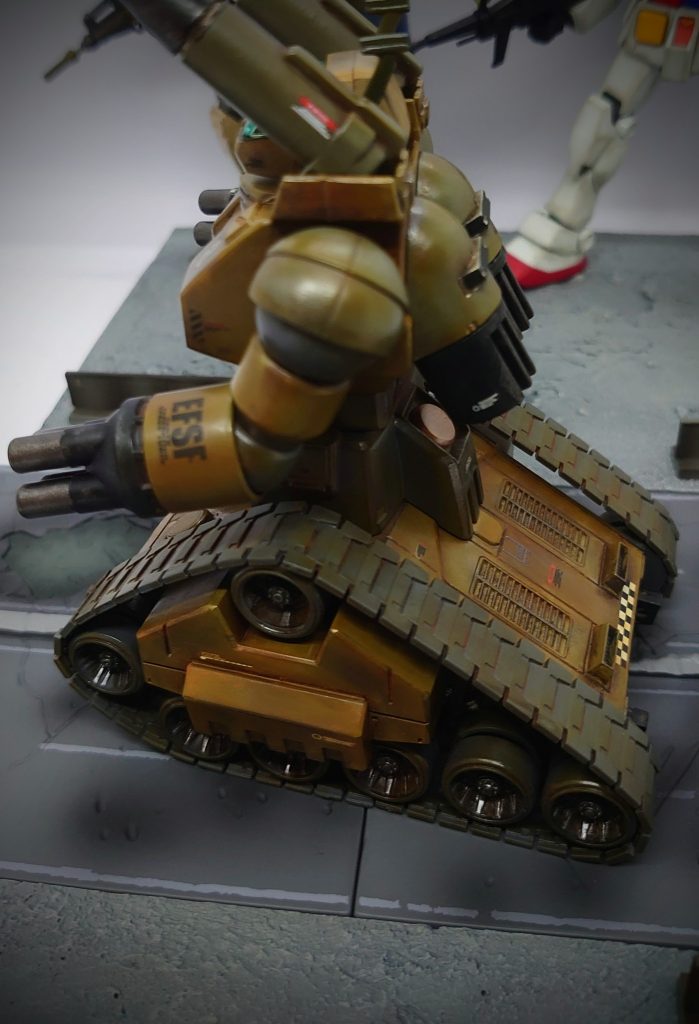 キャタピラやその周辺の塗装は、どうリアル感を出したらいいか悩みました(^_^;)