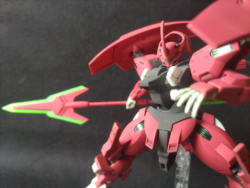 白いパーツは珍しい緑系の色なので、リアルタッチグリーンでスミを入れてみました。おためしのつもりでやってみたんですが、ばっちりハマったのでお気に入りです。