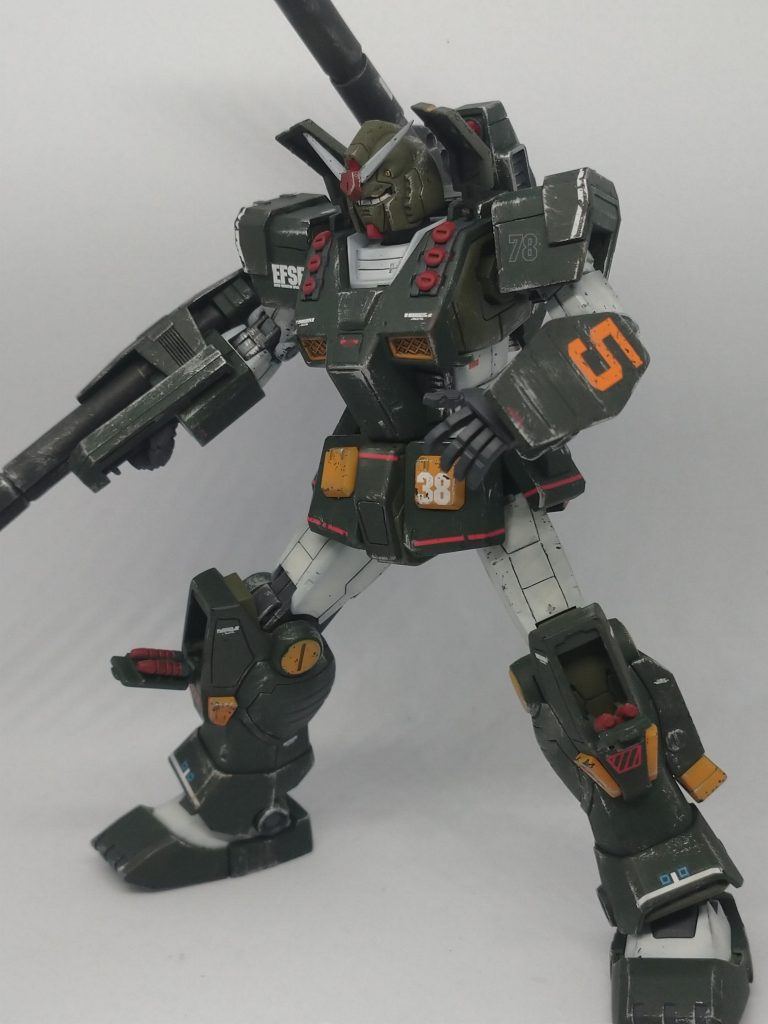 ミサイルベイ展開ミサイルの色は元はオレンジですが、赤で塗りわけしました。