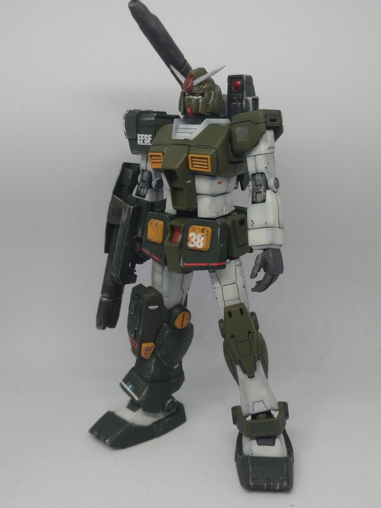 半脱ぎ状態本体とアーマーで違う色に変更しています。アーマーも2色の緑を使用していますが写真ではわかりませんねw