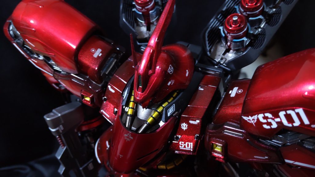 ファンネル部分はクリアブルーでチタンマフラーのような青い焼け色を狙っています。