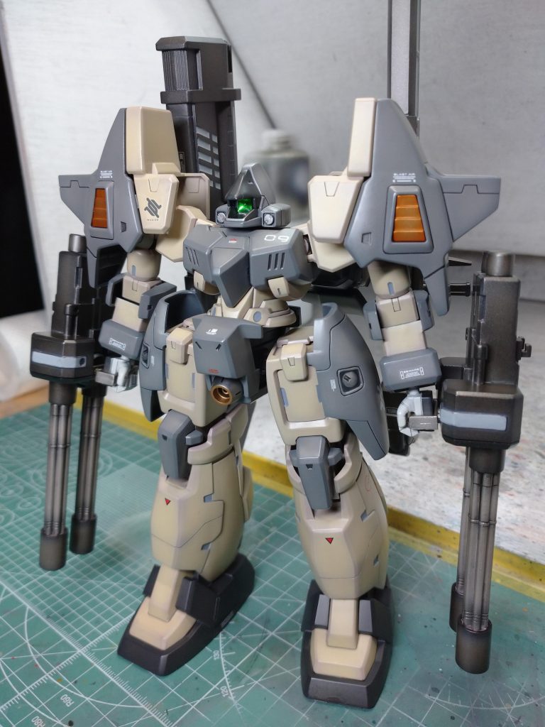 旧HGの1/100というなかなか見ないキットですブックオフで運よく見つけたときは思わず二度見しましたよ