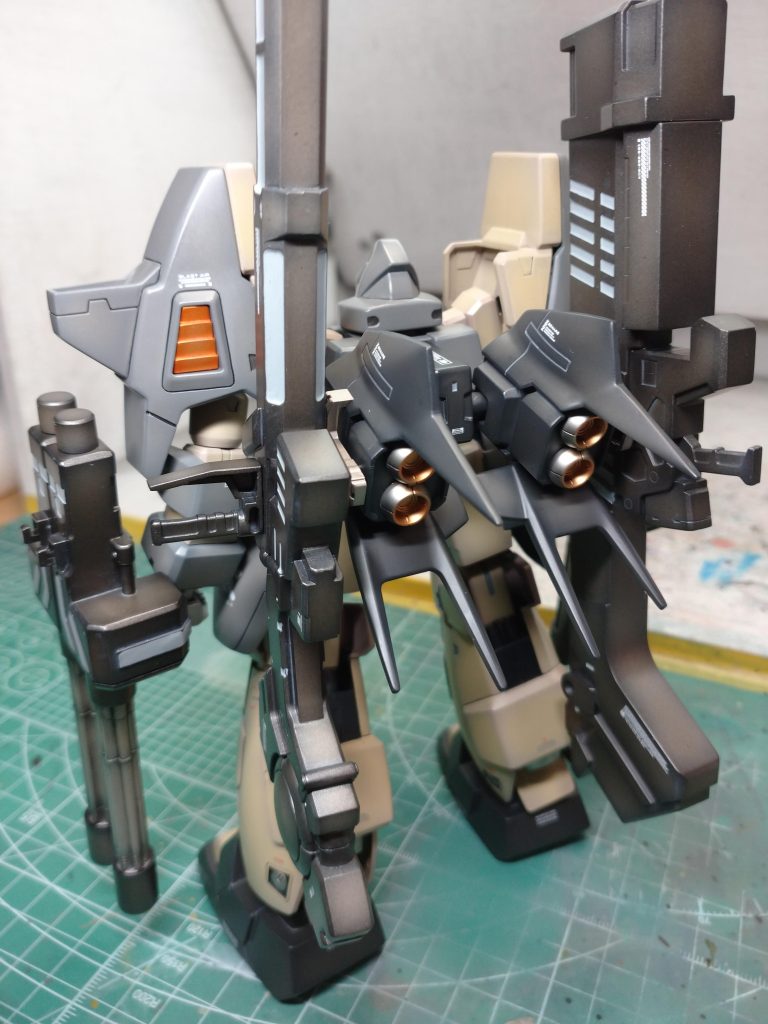 1/144との最大に違いは、このバカでかい武器類ですねビームランチャーとバズーカの存在感がたまりませんガトリングはヘビーアームズ改のと同じやつですね