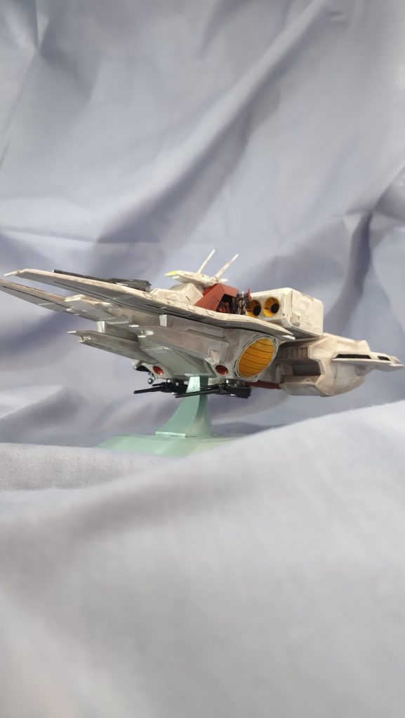 パーツは成形色で色分けなしのキットなのでマスキングを真面目にやりました。