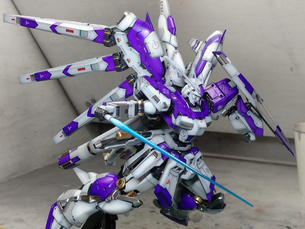 結構可動域が広い、これだけごついのに結構ぐりぐり動いてくれる