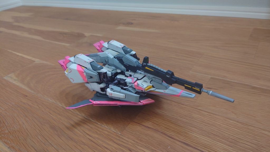 ウェイブライダーへ変形。変形に手こずり、塗装が少し剥げてしまいました(泣) 