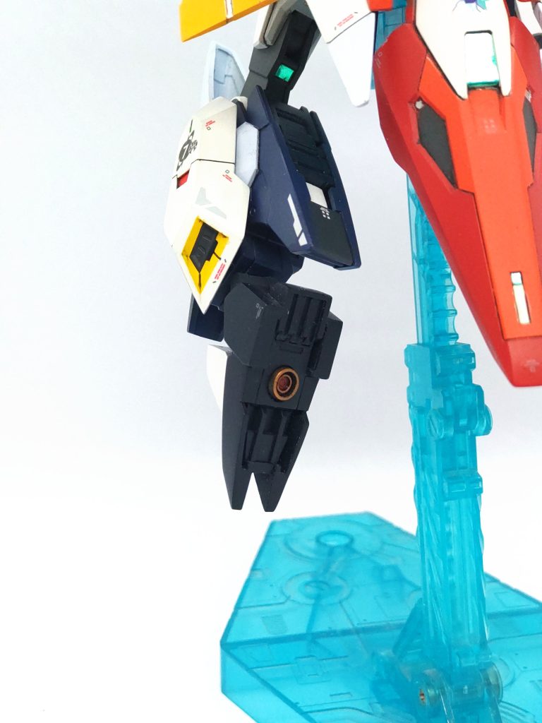 一応足裏はそれらしくモールドを追加しましたw暗くて見えないですね😅