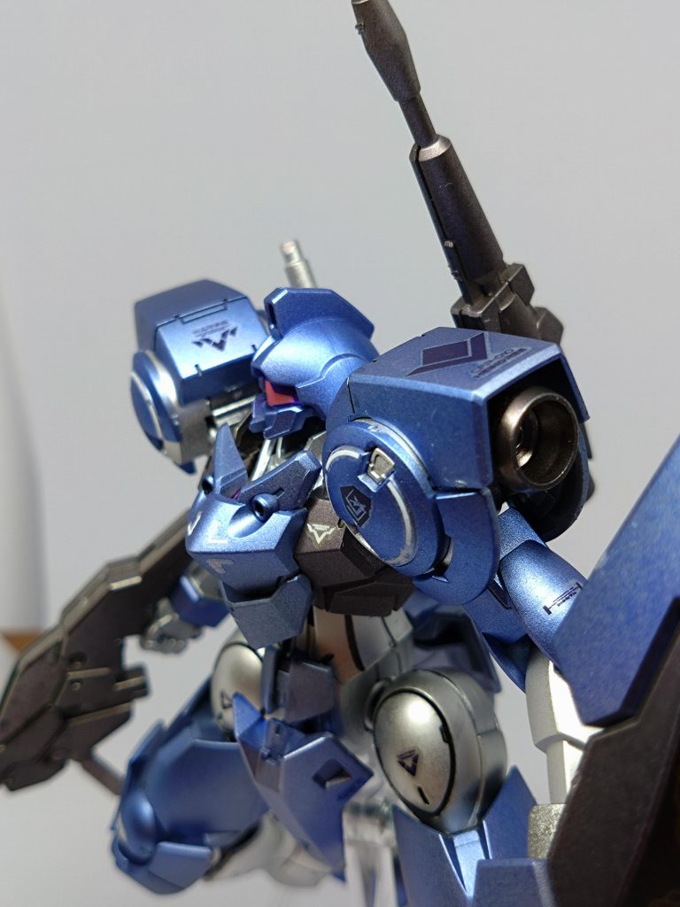 ガンダムマーカーメタバイオレットです。艶消しじゃなくて光沢の方が夏らしかったかも…⁉