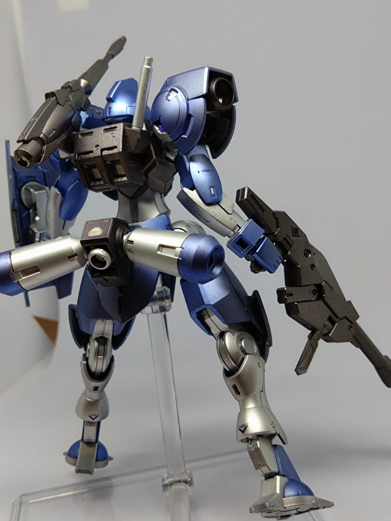 モンペだと言い張りたいが為に腿裏は同じカラーに。ついでに足はサンダルぽい。安定無くて歩兵戦向かないんじゃないかコレ